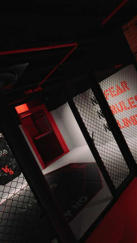 🥊 BOXEO & MMA – LIBERA TU ENERGÍA, SUPERA TUS LÍMITES 🥊
Sumérgete en un espacio totalmente dedicado al entrenamiento de combate, diseñado para desarrollar tu potencia, tu técnica y tu resistencia.
Tanto si eres principiante como avanzado, aquí encontrarás el entorno perfecto para desahogarte, perfeccionar tus movimientos y ganar explosividad.

La zona Boxeo & MMA de On Air Fitness MÁLAGA es un lugar donde la disciplina y la intensidad se unen para hacerte progresar sesión tras sesión.

📲 Apertura pronto – Apúntate ahora desde el enlace en la bio
#onairfitness #gimnasio #musculacion #fitness #comingsoon