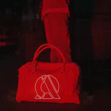 Papá Noel ha llegado a ON AIR Fitness llenando de espíritu navideño cada rincón del gimnasio.
Y parece que también dejó un poquito de magia en cada máquina.

🔴 𝗦𝗣𝗢𝗥𝗧 I 𝗠𝗨𝗦𝗜𝗖 I 𝗗𝗘𝗦𝗜𝗚𝗡 🔴

#OnAirEspaña #Fitness #Deporte #Música #Diseño #OnAirFitness