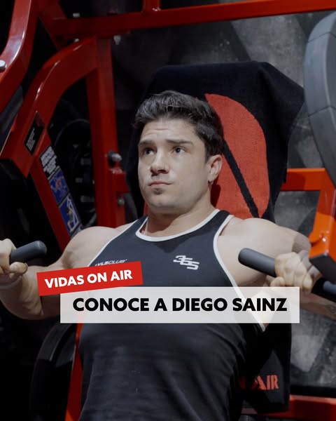 Todo empieza con una decisión.
Diego @diegosainz97 nos abre las puertas de su mundo: cómo se inicia uno en la competición, qué te exige y por qué merece cada sacrificio.
Este es solo el comienzo. 🚀

Vidas On Air, historias reales, distintas formas de vivir el fitness.