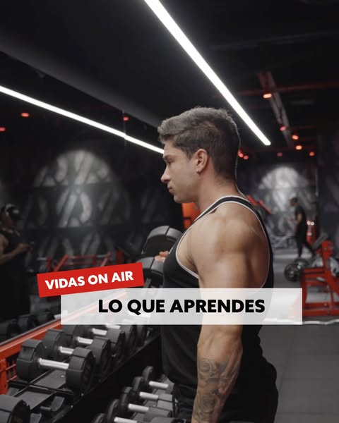 El culturismo no te da solo músculo. Te da disciplina, constancia y caídas que nadie ve, eso es lo que de verdad te llevas de la competición.
Diego nos lo cuenta todo en el nuevo episodio. 🔥
Lo que aprendes dentro del gimnasio te cambia fuera de él.

Vidas On Air, historias reales, distintas formas de vivir el fitness.