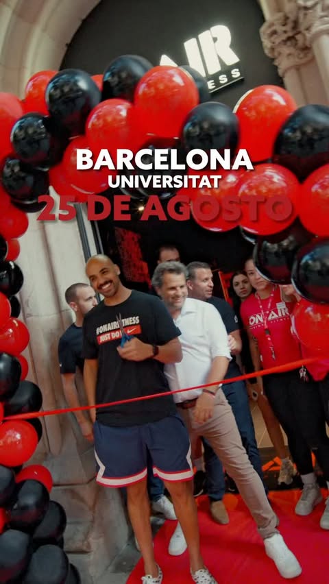 Así vivimos nuestra primera apertura en Barcelona. 🔥
Una tarde llena de energía, música, movimiento y una comunidad increíble que hizo que este día fuera inolvidable.
Gracias por venir a celebrar con nosotros y a los que entrenan para ser su mejor versión cada día.
yanga @squadnutrition 

Esto es solo el comienzo de ON AIR Fitness Barcelona Universitat 💪🏼