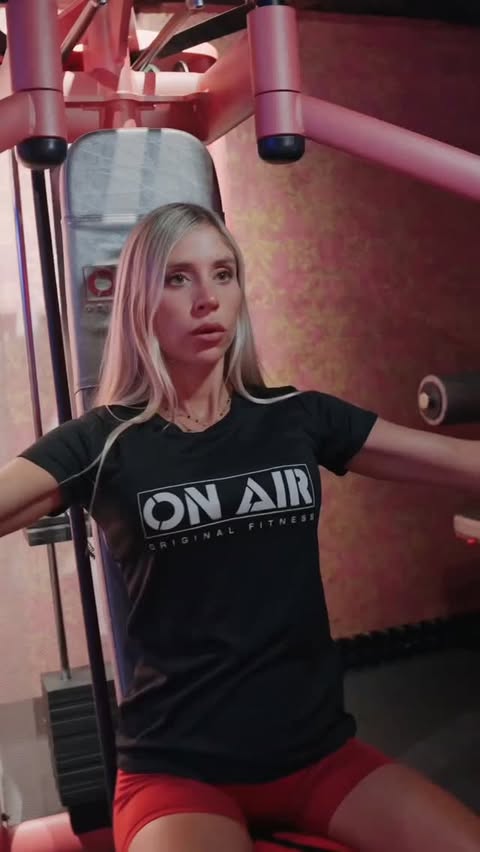 Acabaram as férias. Volta o trânsito. Volta o stress.
Mas este setembro, voltar à ON AIR tem prémio: farda nova e uma promoção que não vais querer perder.

DE 9 A 22 DE SETEMBRO:
✅ AS TUAS PRIMEIRAS 4 SEMANAS, GRÁTIS
✅ T-SHIRT ON AIR DE OFERTA (unidades limitadas)
Deixa as desculpas para trás e começa o ano com todo o equipamento incluído. Vive a experiência ON AIR desde o primeiro dia.

📅 Promoção disponível apenas de 9 a 22 de setembro. Não fiques sem a tua t-shirt.
👉 Inscreve-te na bio